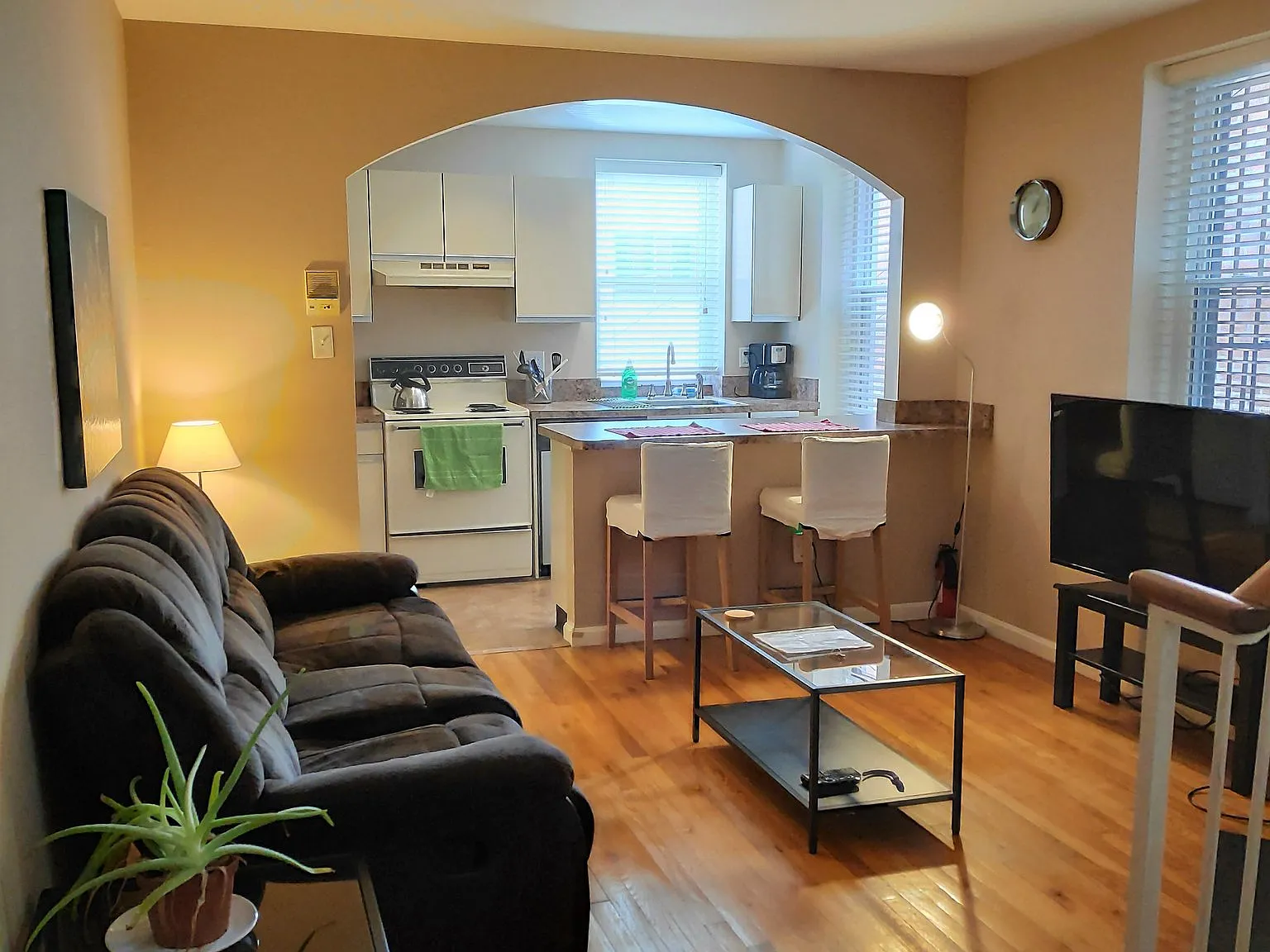 Historic Apartment Across From Mount Vernon Place Parks | Quiet Retreat & Unbeatable Location — Photo 1