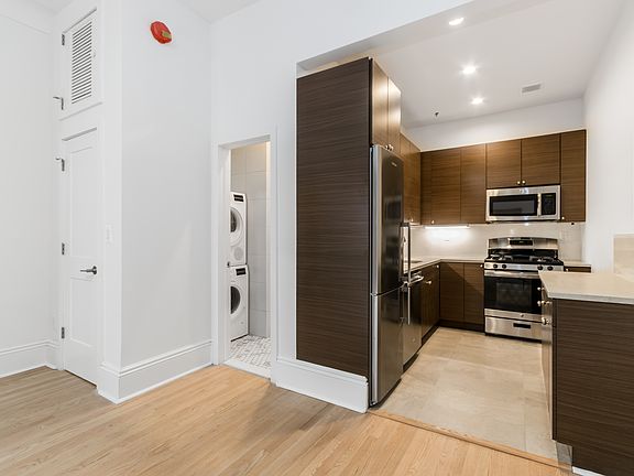 4th image of 14 W 69th St APT 11