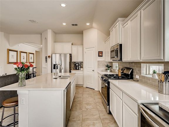 4th image of 505 Linares Ln