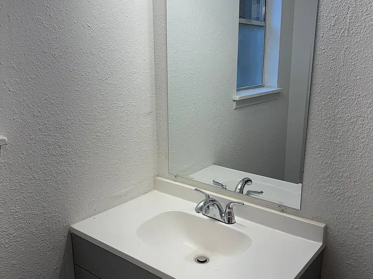 Greenbriar Apartments — Photo 29