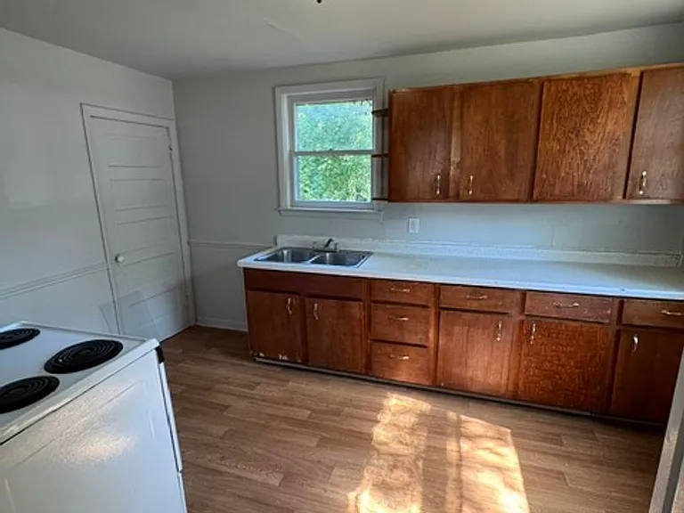 1360 Huestis Ave — Photo 4