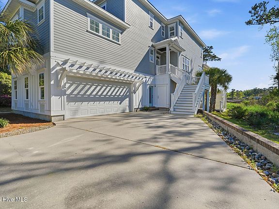 3rd image of 2525 Royal Palm Lane