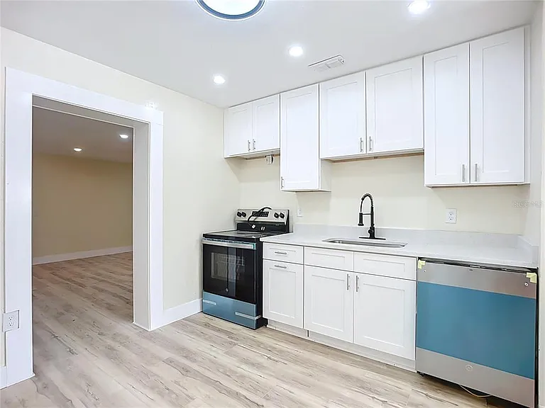 4513 W Gray St — Photo 4
