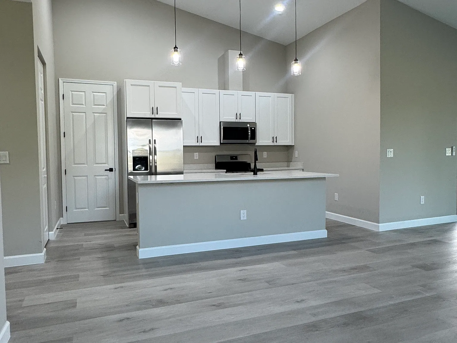 3 bed, 1411 sqft, $1,799 — Photo 2