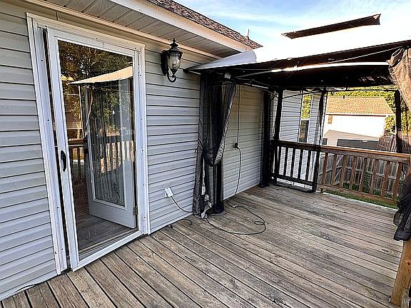 5th image of 264 Granite Cir