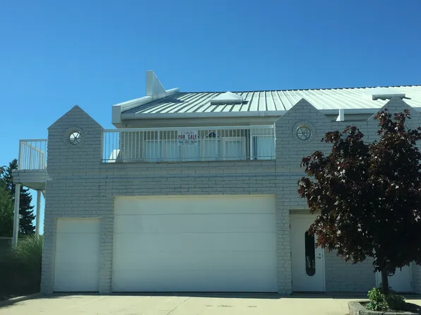 46 Evergreen Dr, Harrison Township, MI 48045