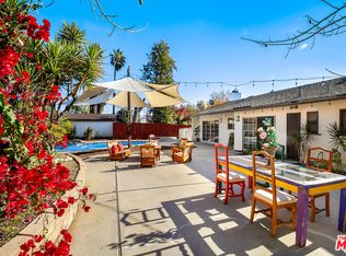 20305 Oxnard St, Woodland Hills, CA 91367