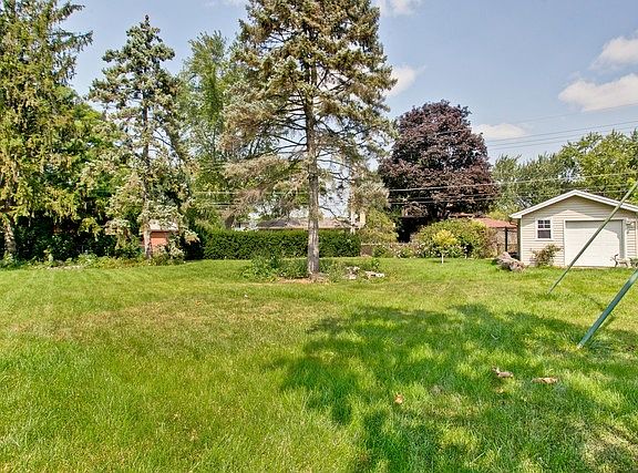 3rd image of 1418 E Emmerson Ln