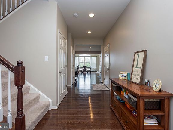 2nd image of 31 Daffodil Ln