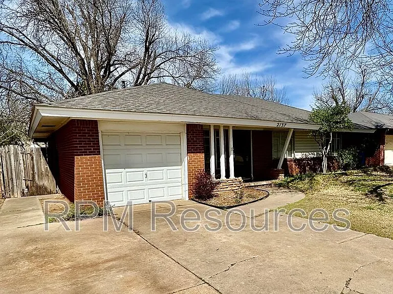 2137 Barclay Rd — Photo 3