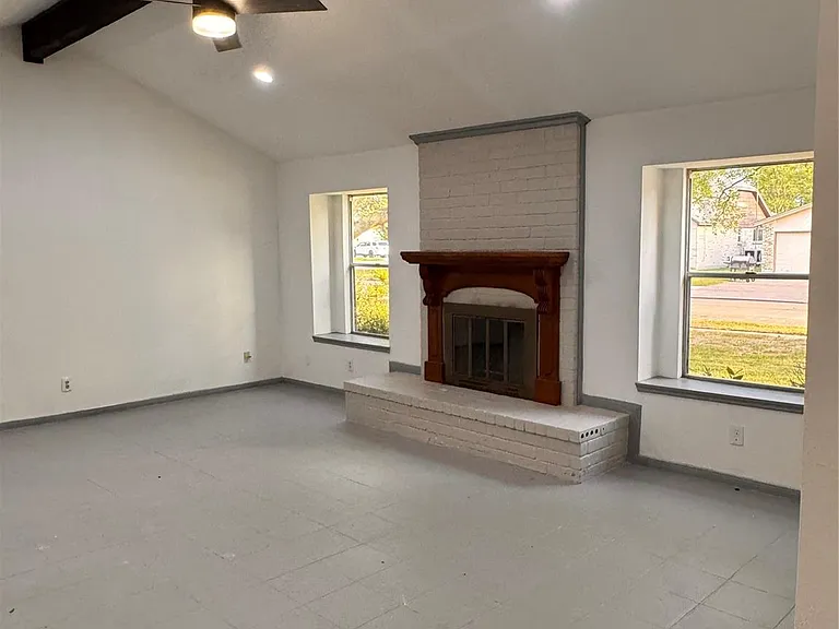 604 Briarclift Ln — Photo 4
