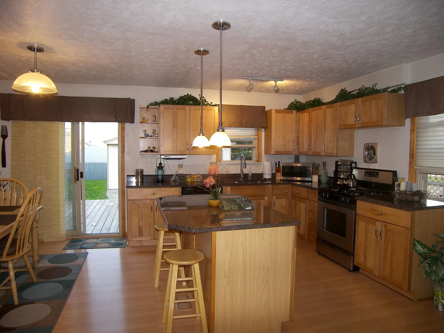 13509 Maple Leaf Dr photo 1