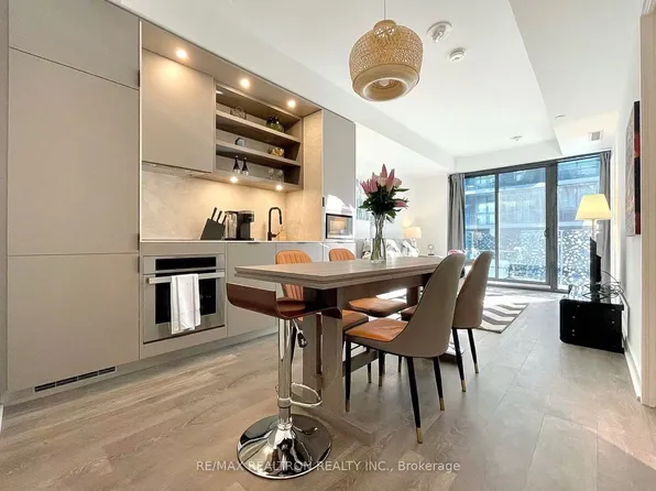 55 Charles St E #1609, Toronto, ON M4Y 0J1
