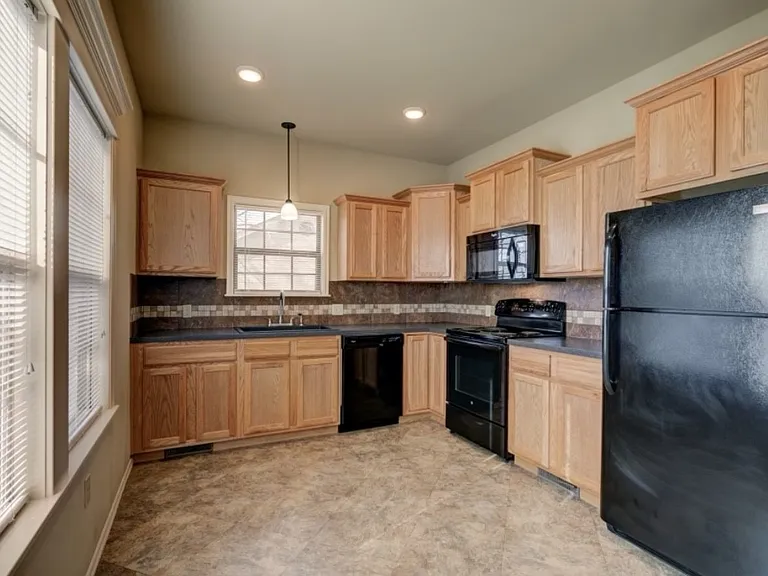 204 W Stonebrook St #204 — Photo 9