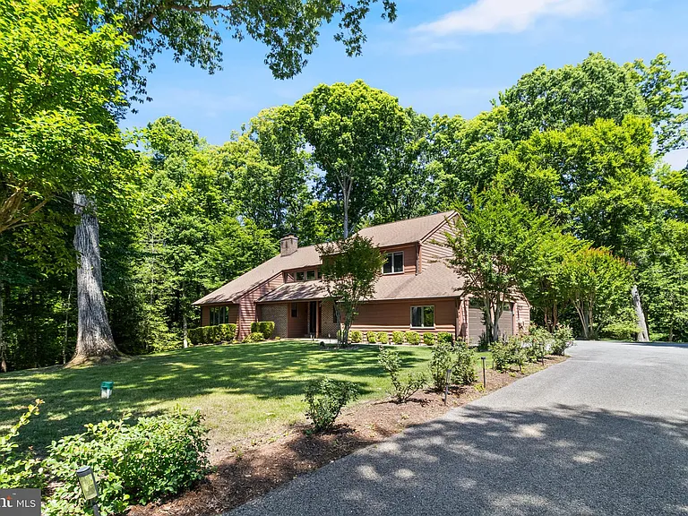 8150 Plowden Dr — Photo 7