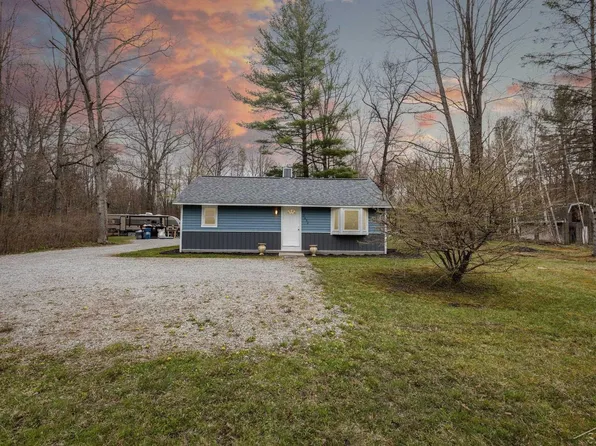 2652 N Nine Mile Rd, Sanford, MI 48657