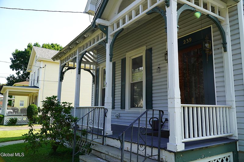 4th image of 239 S 2nd Avenue