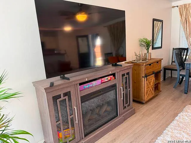 3 bed, 2.5 bath, 1209 sqft, $1,800 — Photo 3