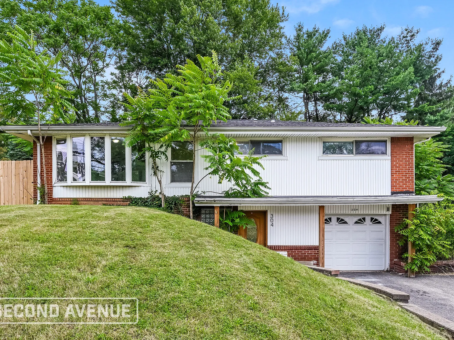 3 bed, 1.5 bath, 1568 sqft, $1,950 — Photo 1