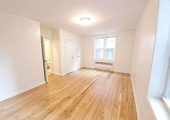 4th image of 1600 Caton Ave #43