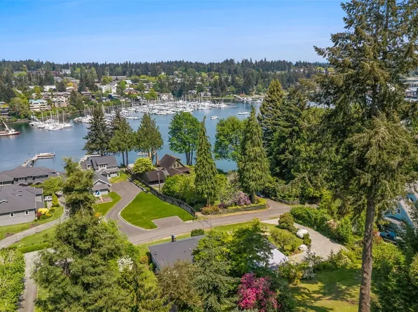 5930 Rose Loop NE, Bainbridge Island, WA 98110