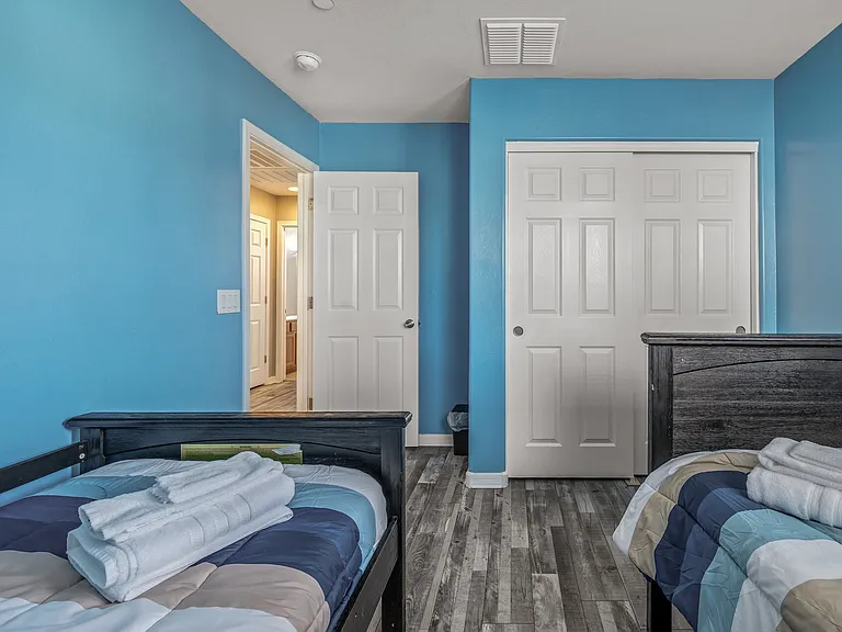 12025 W Polk St — Photo 46