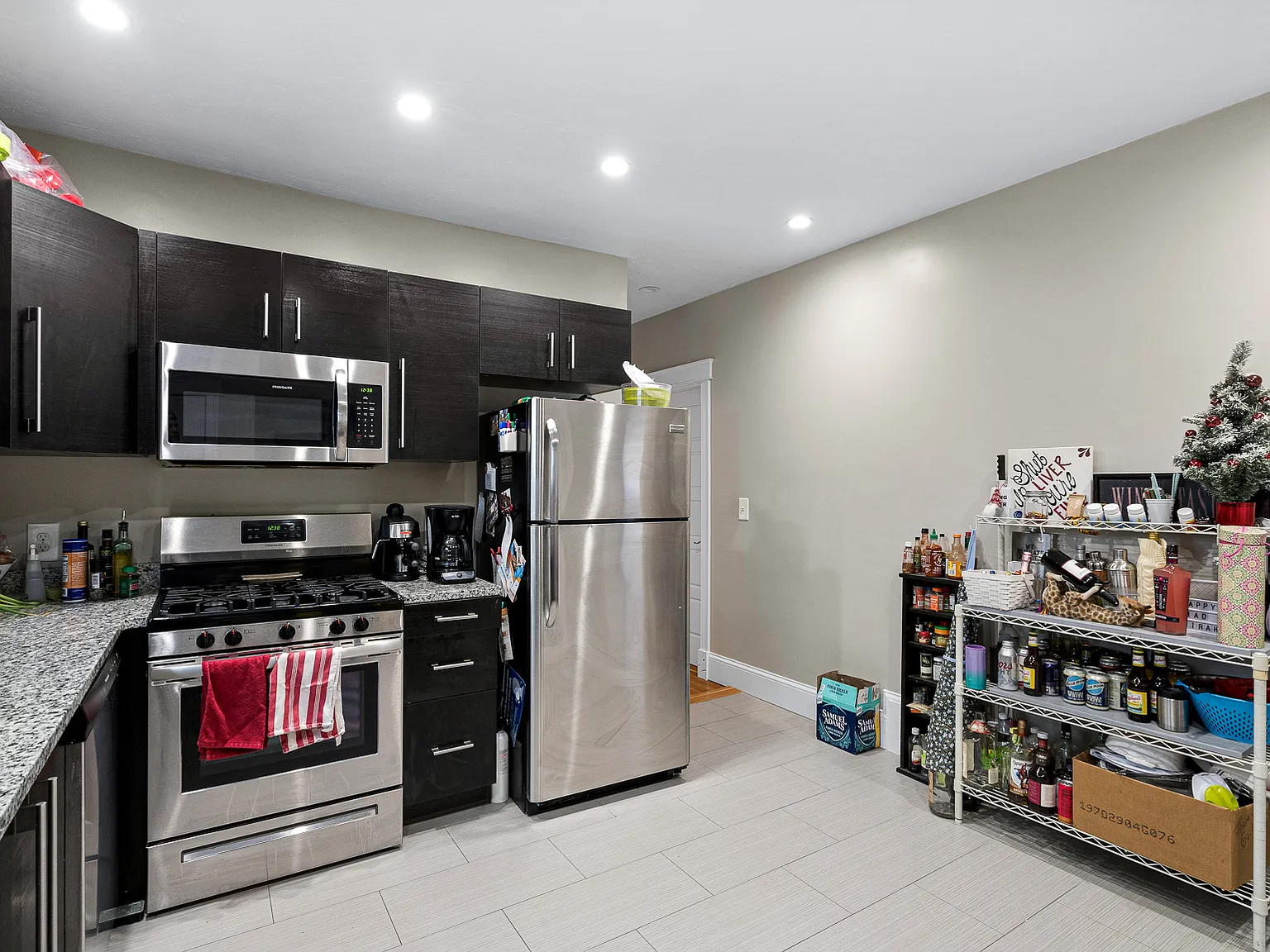 4 bed, 1.5 bath, 1000 sqft, $3,875 — Photo 3