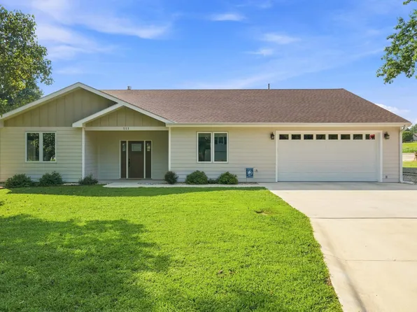 111 Feess Cir, Wamego, KS 66547