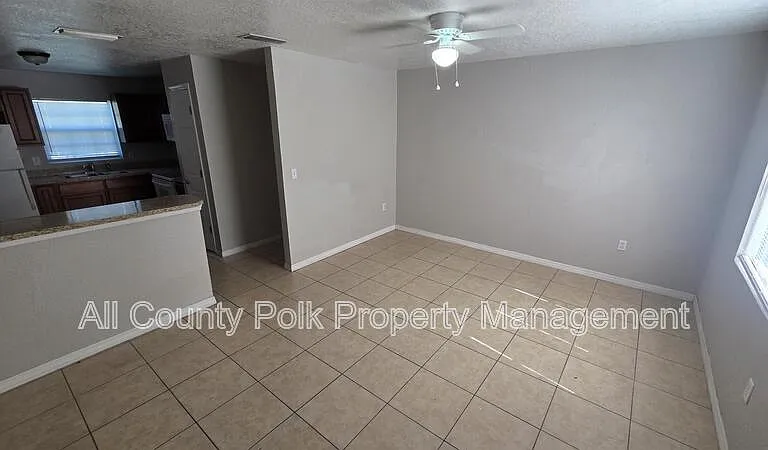 712 Bryon Ct — Photo 4