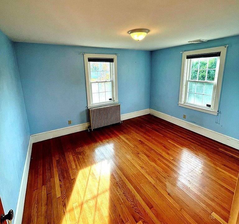 2nd image of 85 Russells Mills Rd