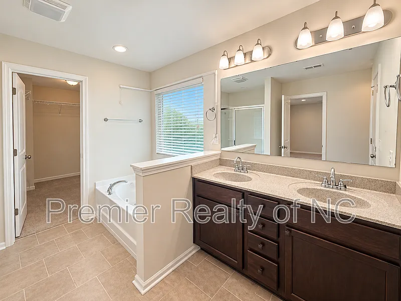 3 bed, 2.5 bath, 2020 sqft, $1,850 — Photo 4
