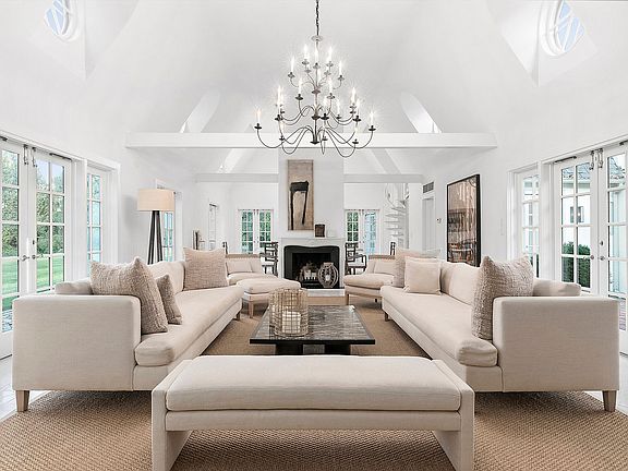4th image of 80 Wyandanch Ln