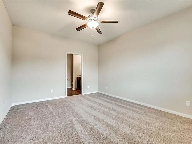 228 Ryan St — Photo 7