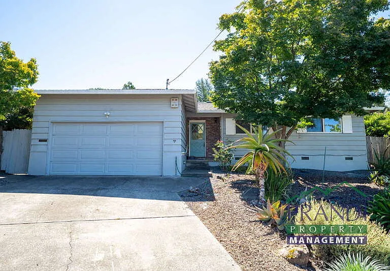 7 Edward Ave — Photo 1