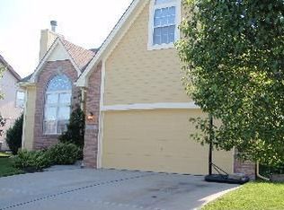 1208 SE Bridgehampton Way, Lees Summit, MO 64081