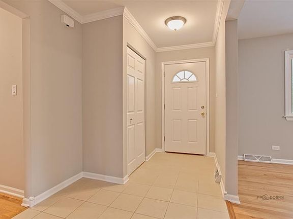 4th image of 210 N Babcock Dr