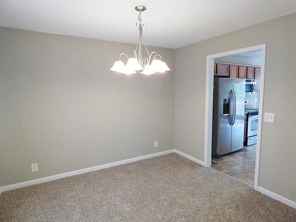 5th image of 3137 Hawthorn Dr