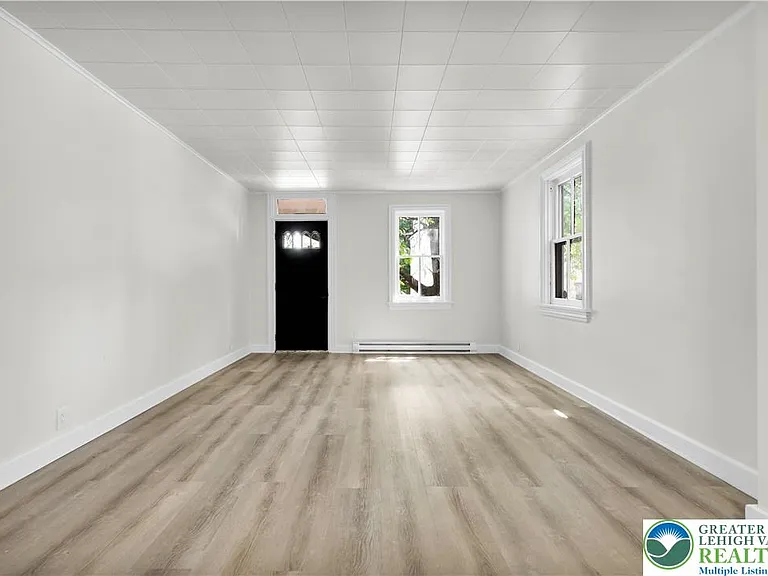 128 W Fairview St — Photo 6