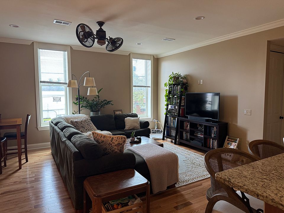 1st image of 101 S Saginaw St APT 203
