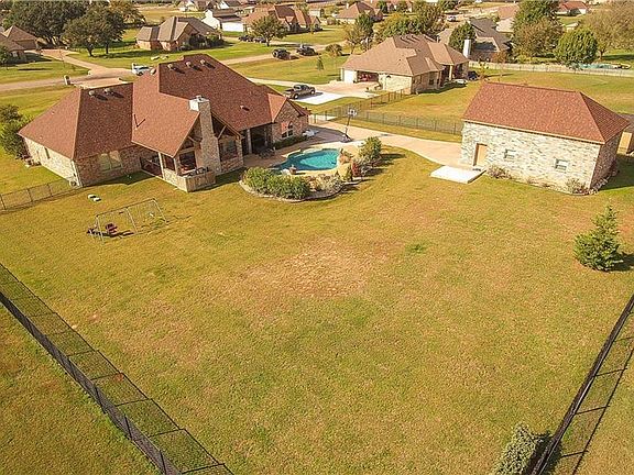 3rd image of 2202 W Emerald Bend Ct