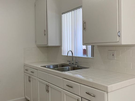 5th image of 1612 Armacost Ave