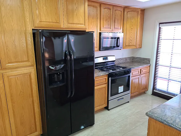 851 Taft Ave — Photo 12