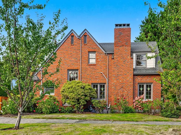 1443 Palm Avenue SW, Seattle, WA 98116