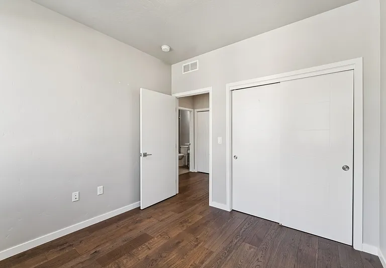 3520 N Prospect Ln #1 — Photo 29