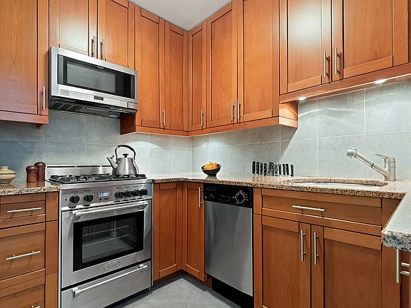 4th image of 400 E 85th St APT 5A