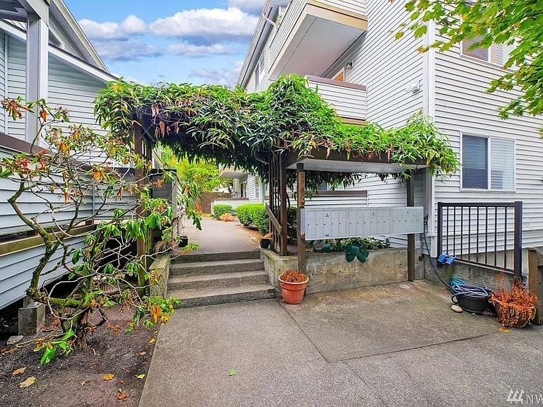 8659 Delridge Way SW #B3 — Photo 18