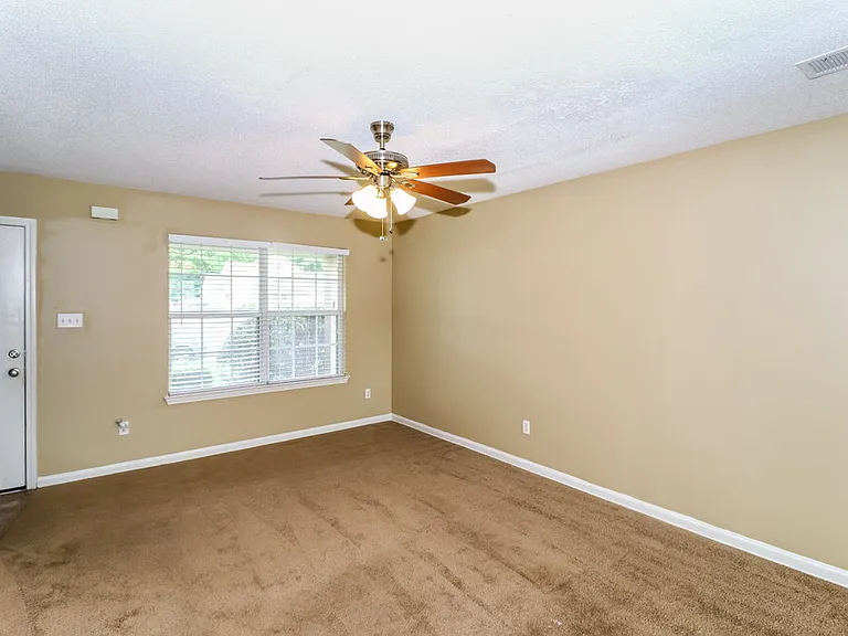4551 Blue River Dr — Photo 6