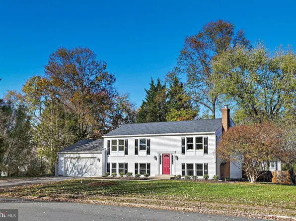 2630 John Milton Dr, Herndon, VA 20171