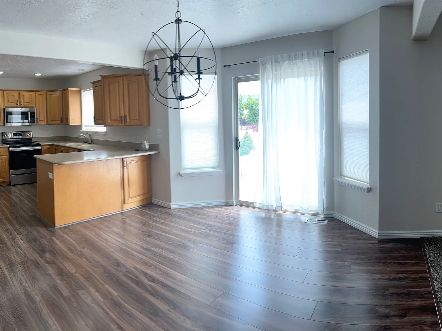 4 bed, 2.5 bath, 3168 sqft, $2,950 — Photo 4