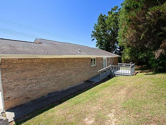 4th image of 102 Lindsey Ct NE